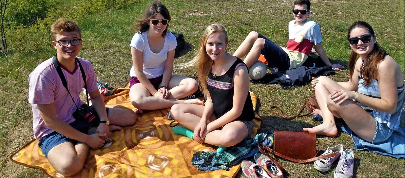 Η Γερμανία κλείνει τα σύνορά της λόγω κορωνοϊού ενώ οι Γερμανοί «αράζουν» κατά χιλιάδες σε ποτάμια και λίμνες!